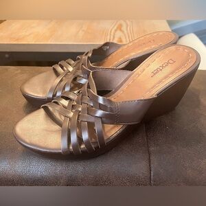 Dexter Like New Womens Brown Leather Strappy Wedge Sandals Size 7.5
